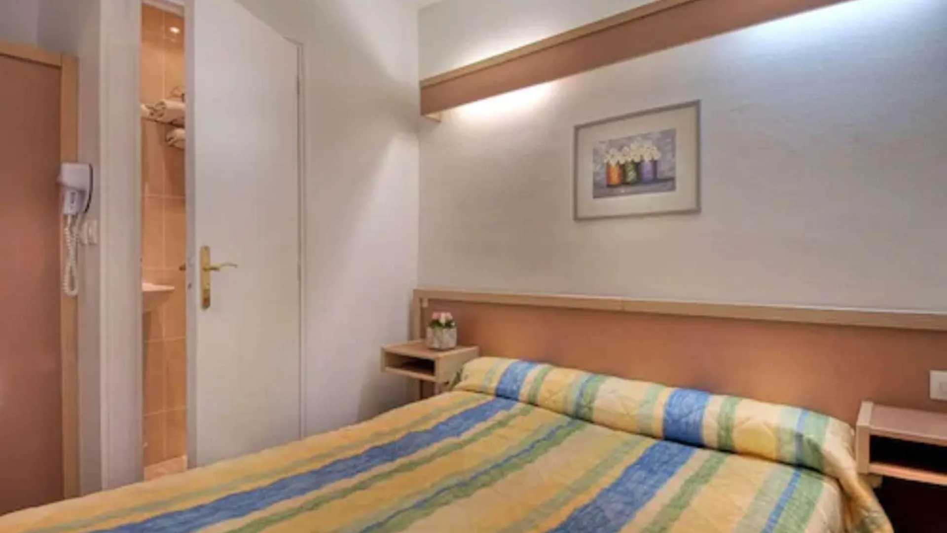 Hotel Edgar Quinet Paris 2*,  Fransa