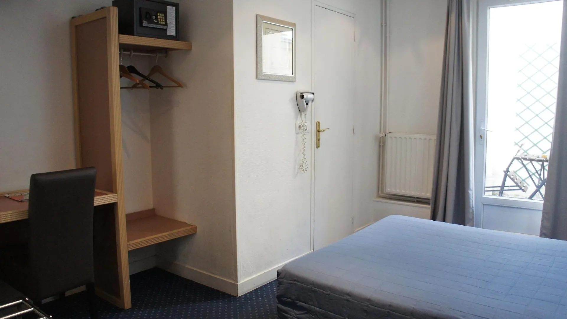 Hotel Edgar Quinet Paris