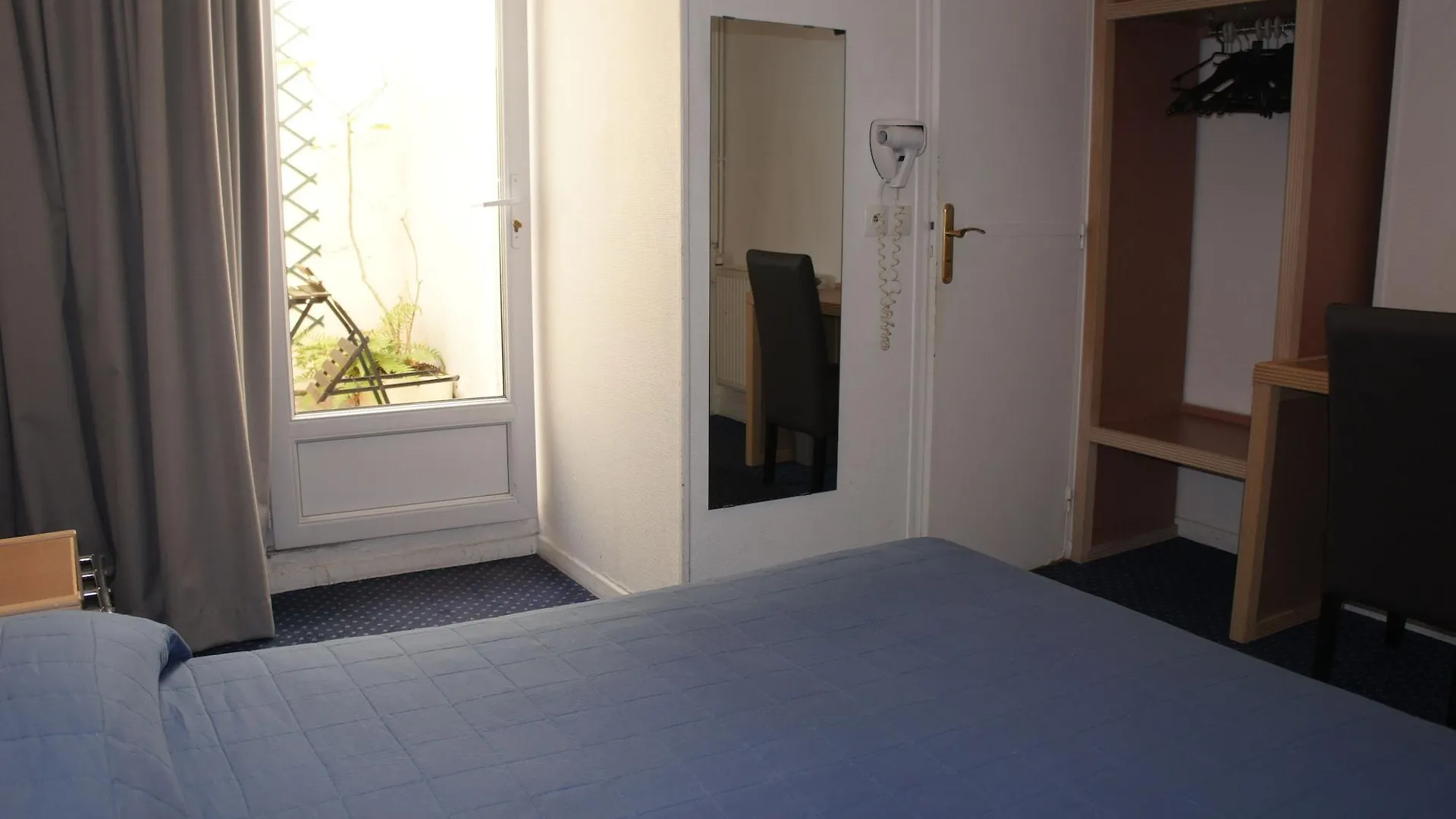 Hotel Edgar Quinet Paris