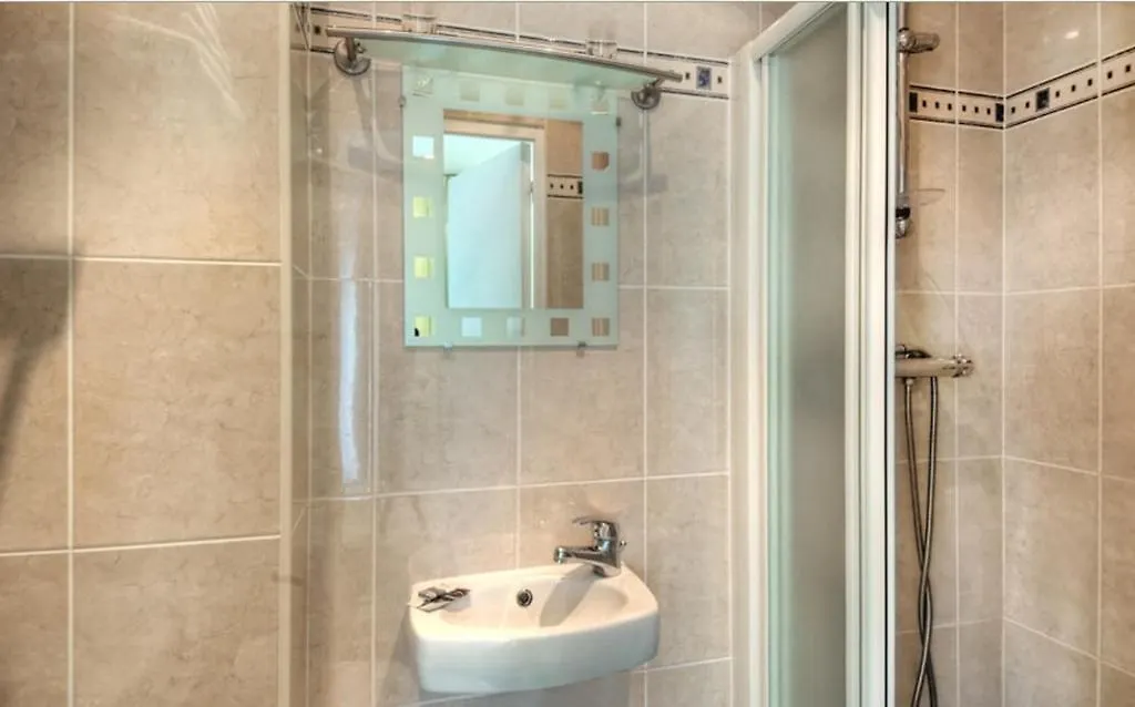 Hotel Edgar Quinet Paris
